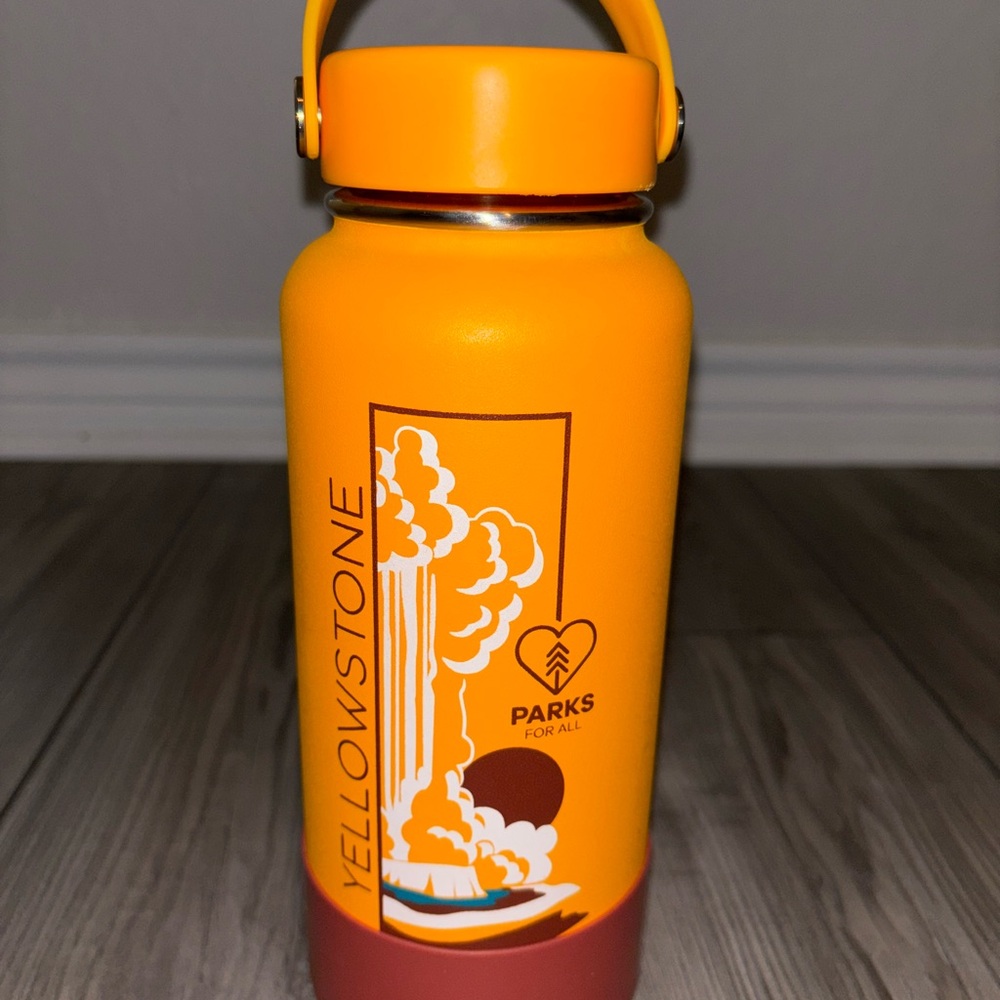 Hydro Flask Yellowstone Parks for All Water Bottle